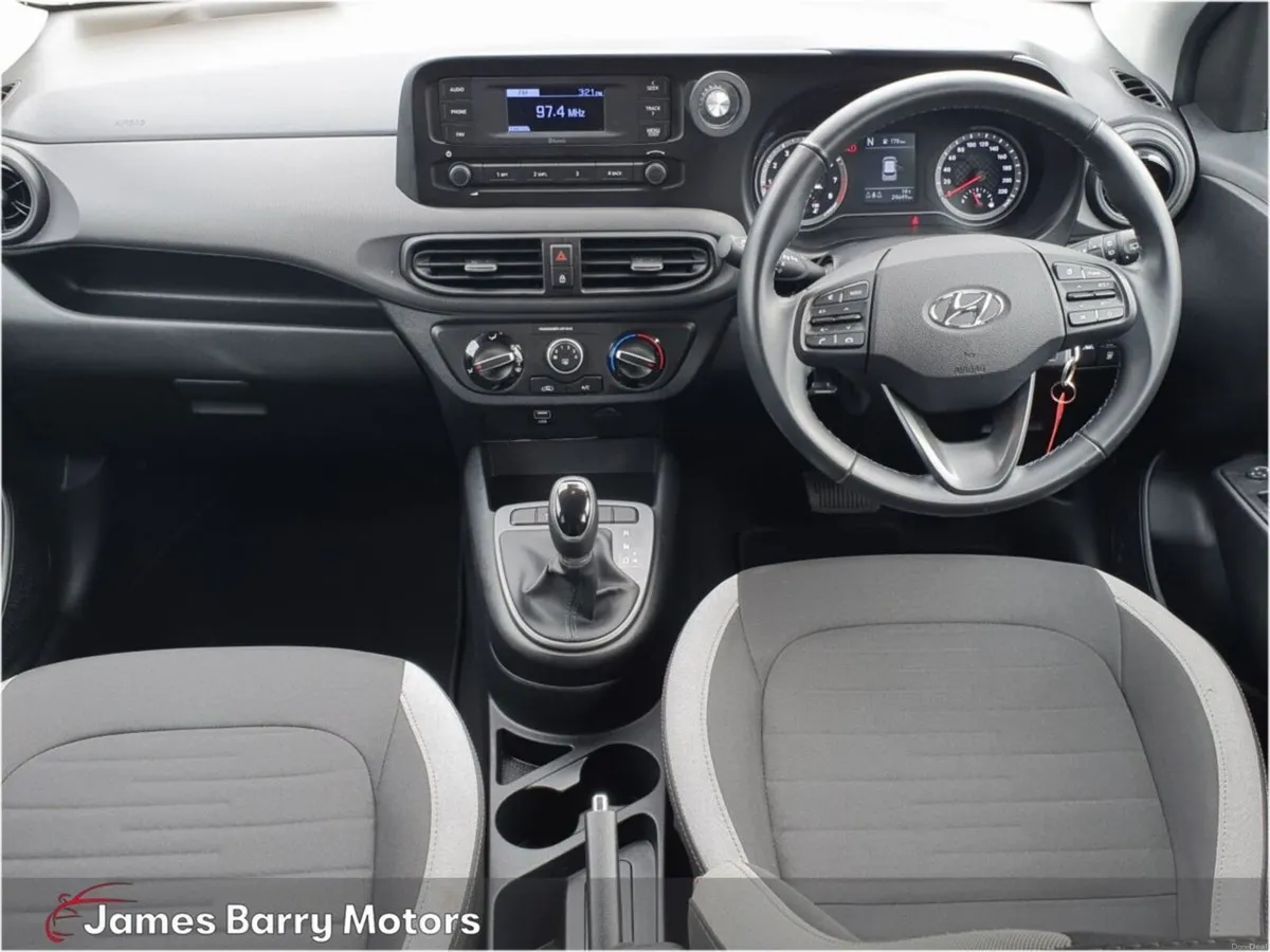 Hyundai i10 i10 Deluxe Auto // LOW MILEAGE // JUST - Image 2