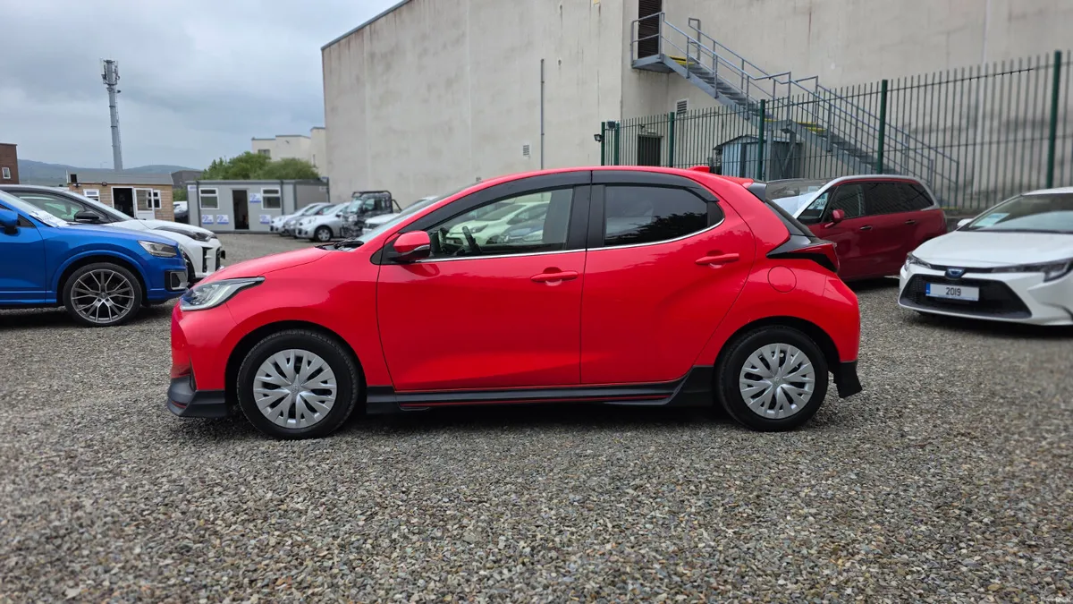 2021 Toyota Yaris Hybrid - Image 4