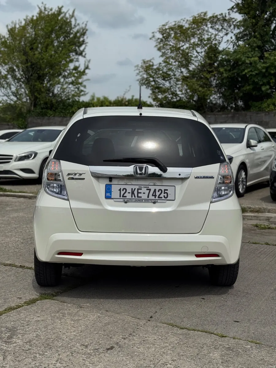 Honda Fit 1.3 Hybrid Automatic 66000 KM 2012 2KEYS - Image 6
