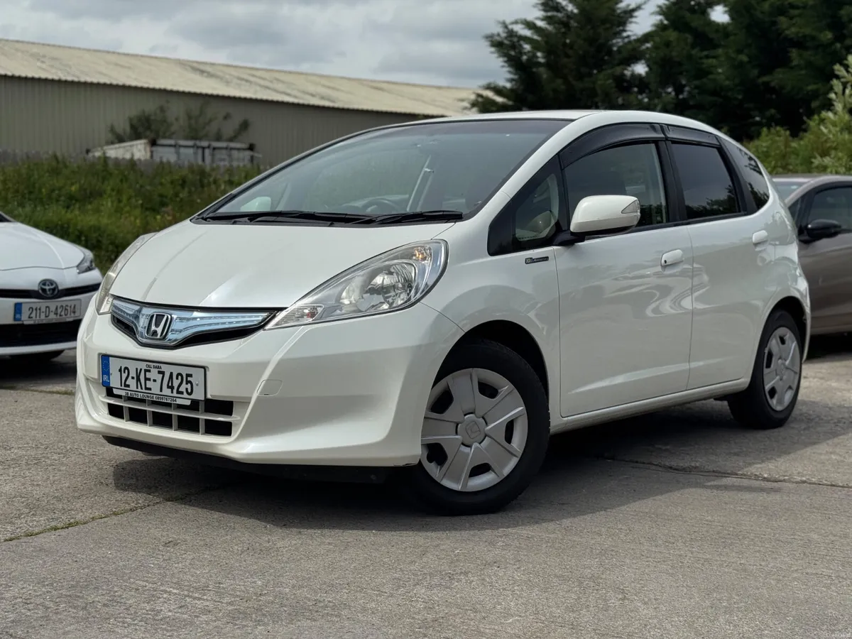 Honda Fit 1.3 Hybrid Automatic 66000 KM 2012 2KEYS - Image 3