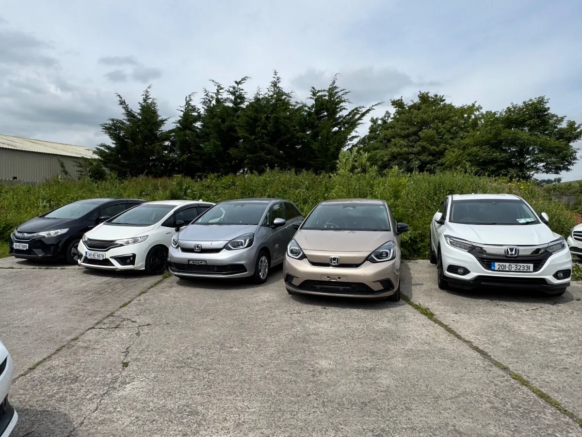 Honda Fit 1.5 Hybrid 24000 KM ONLY 2022 2 KEYS - Image 2