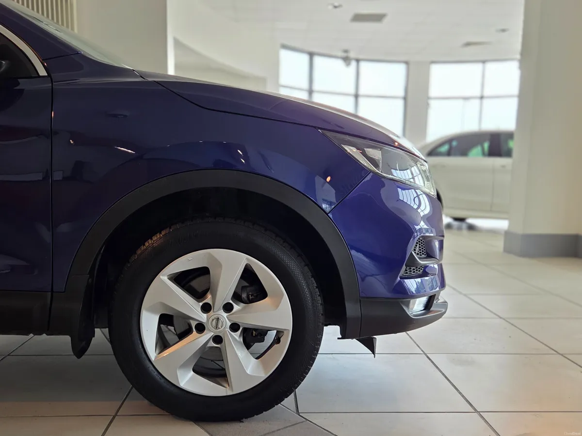 **LOW KMS** Nissan Qashqai 2019 - Image 2