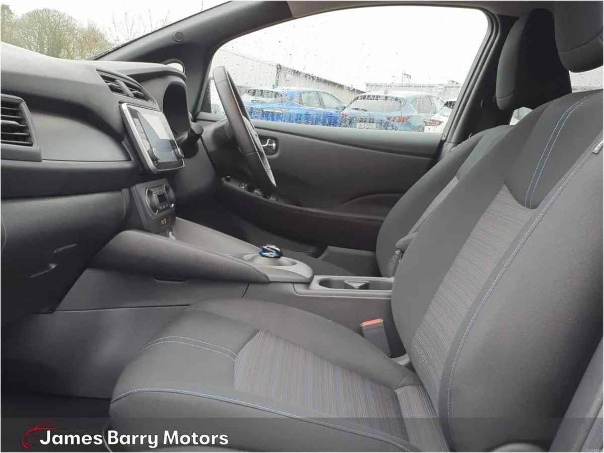 Nissan Leaf Leaf SV 40 kWh // START YOUR EV JOURNE - Image 4