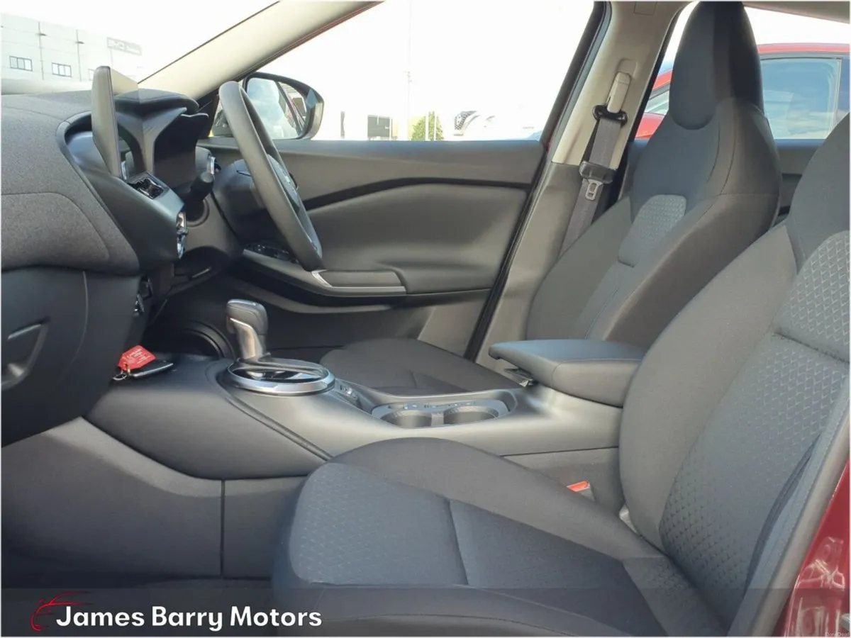 Nissan Juke 1.6 HYBRID SV // DELIVERY MILEAGE - Image 4