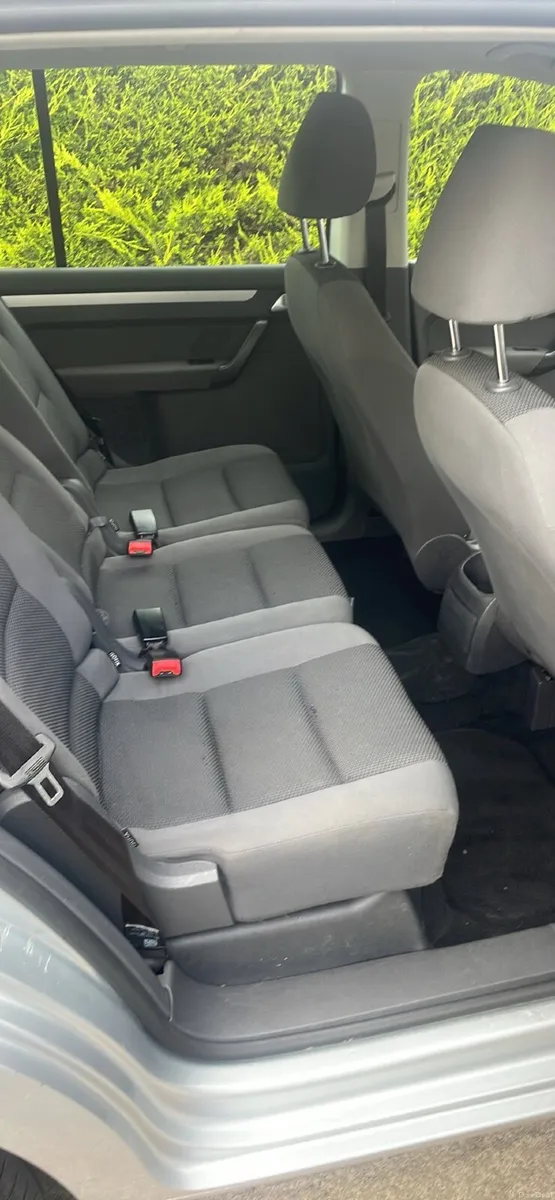 Volkswagen Touran 2012 - Image 2