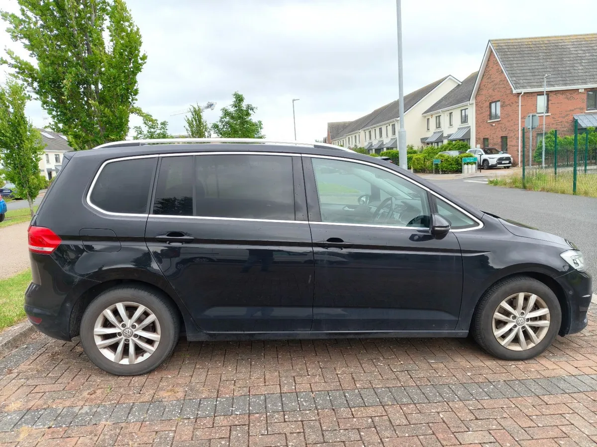 2017 Volkswagen Touran 1.4 TSI Petrol 7 seater - Image 3