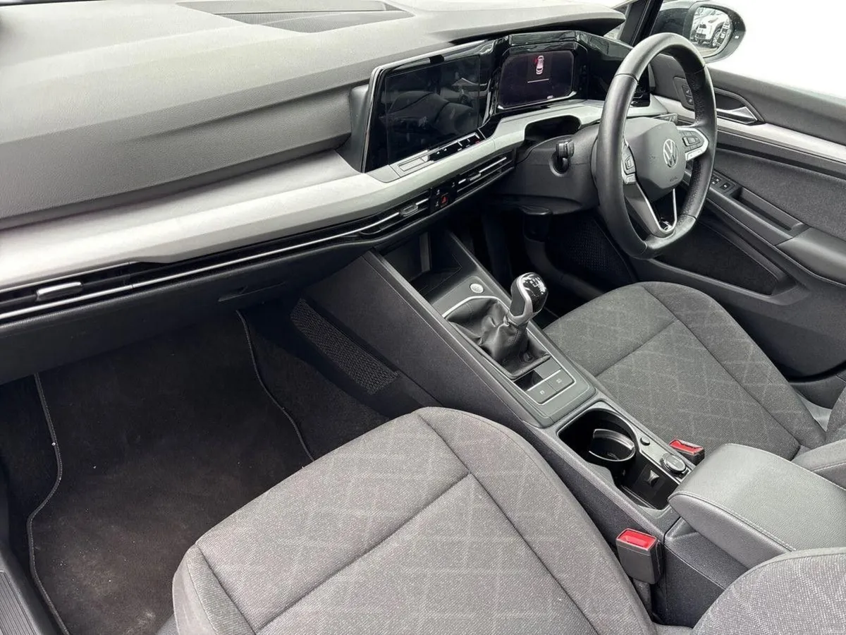 Volkswagen Golf 2.0 TDI 115HP Life - Image 2
