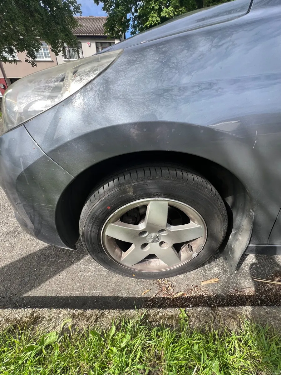 Peugeot 207 2011 - Image 2