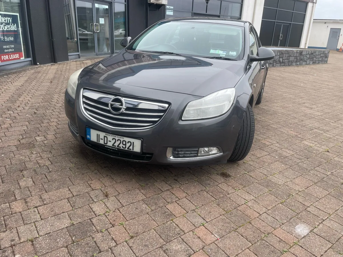 2011 INSIGNIA NCTD AUTOMATIC. FIRST 1k TAKES - Image 2