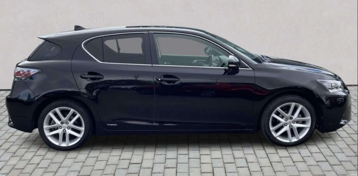 151 Lexus CT 200 H advance . Automatic - Image 1
