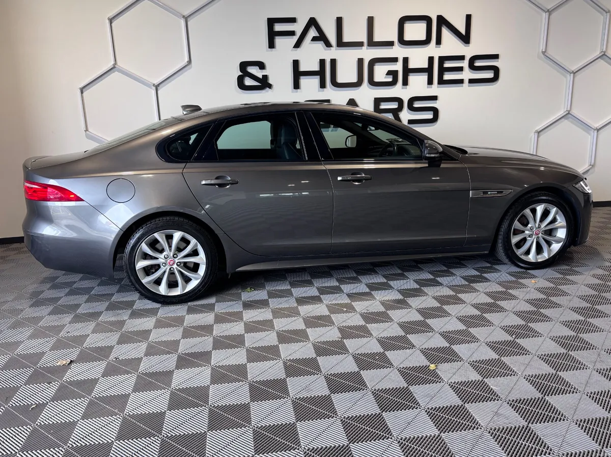 JAGUAR XF 2.0 D RWD R-SPORT  AUTO - Image 4