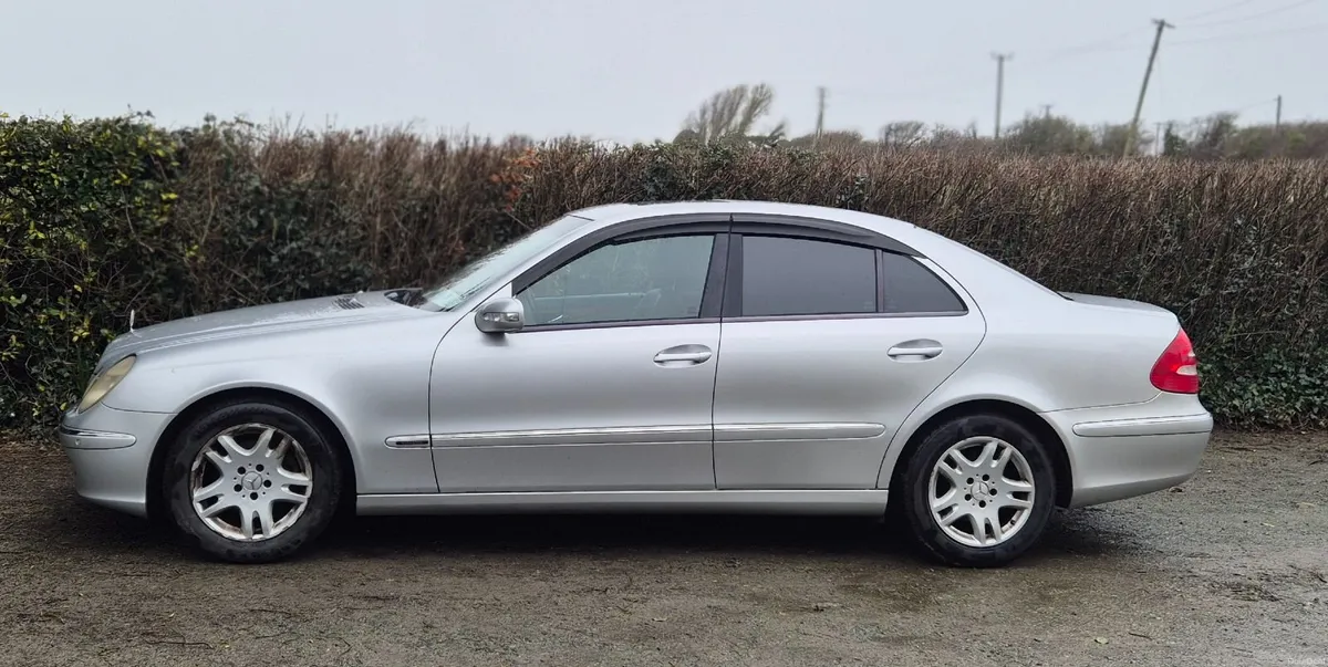 Mercedes-Benz E-Class 2004 - Image 1
