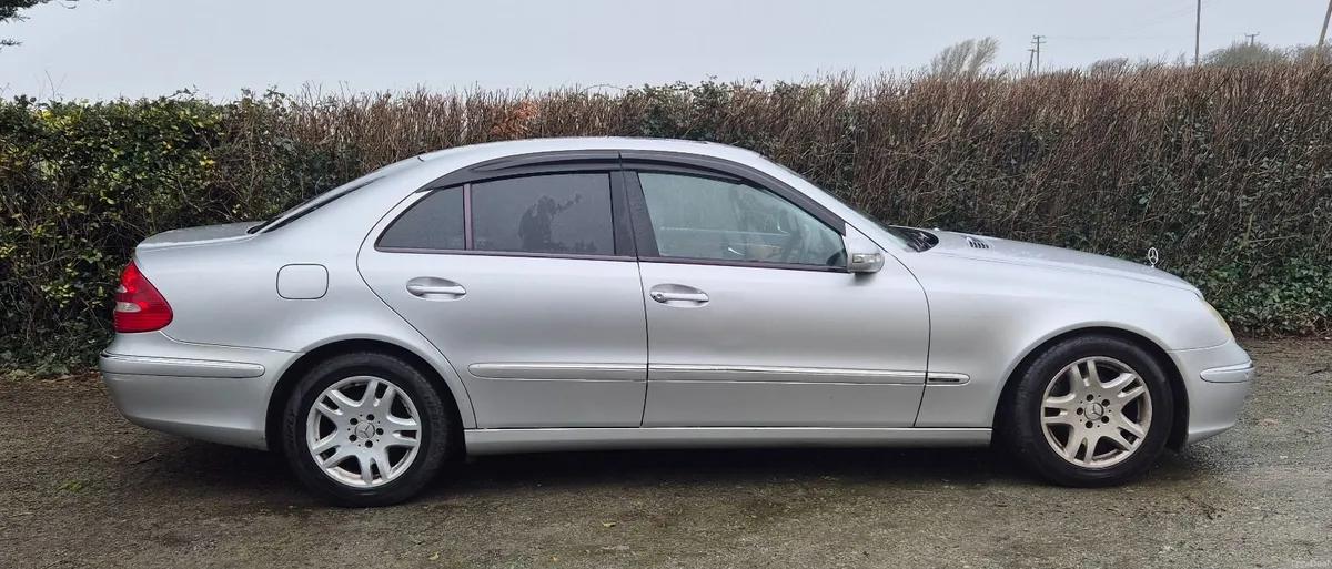 Mercedes-Benz E-Class 2004 - Image 3