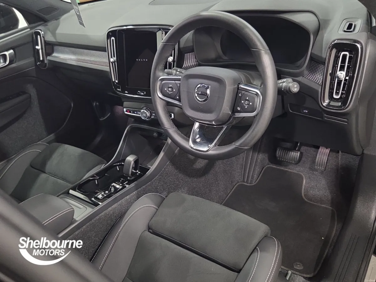 Volvo XC40 2.0 B4P Plus Dark 5dr Auto - Image 4