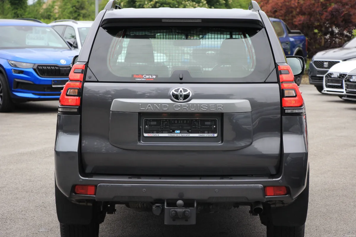 Landcruiser LWB * Auto * Low KMs - Image 4