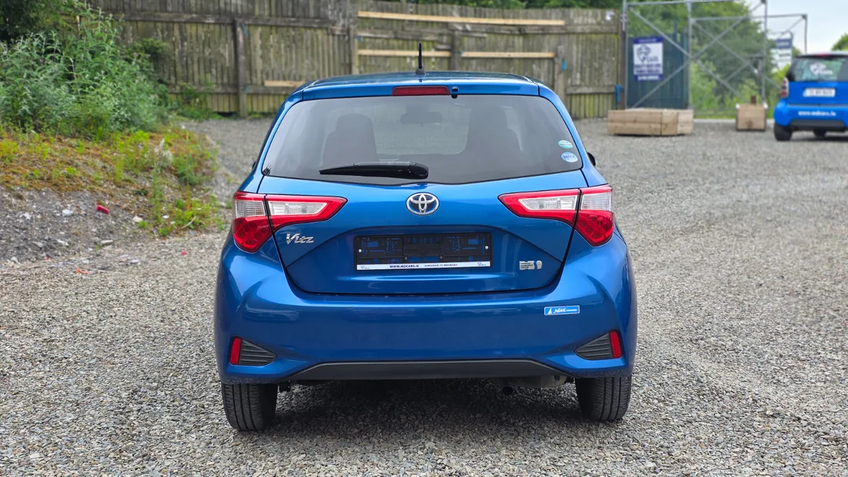 2017 Toyota Vitz Yaris Hybrid Automatic - Image 6