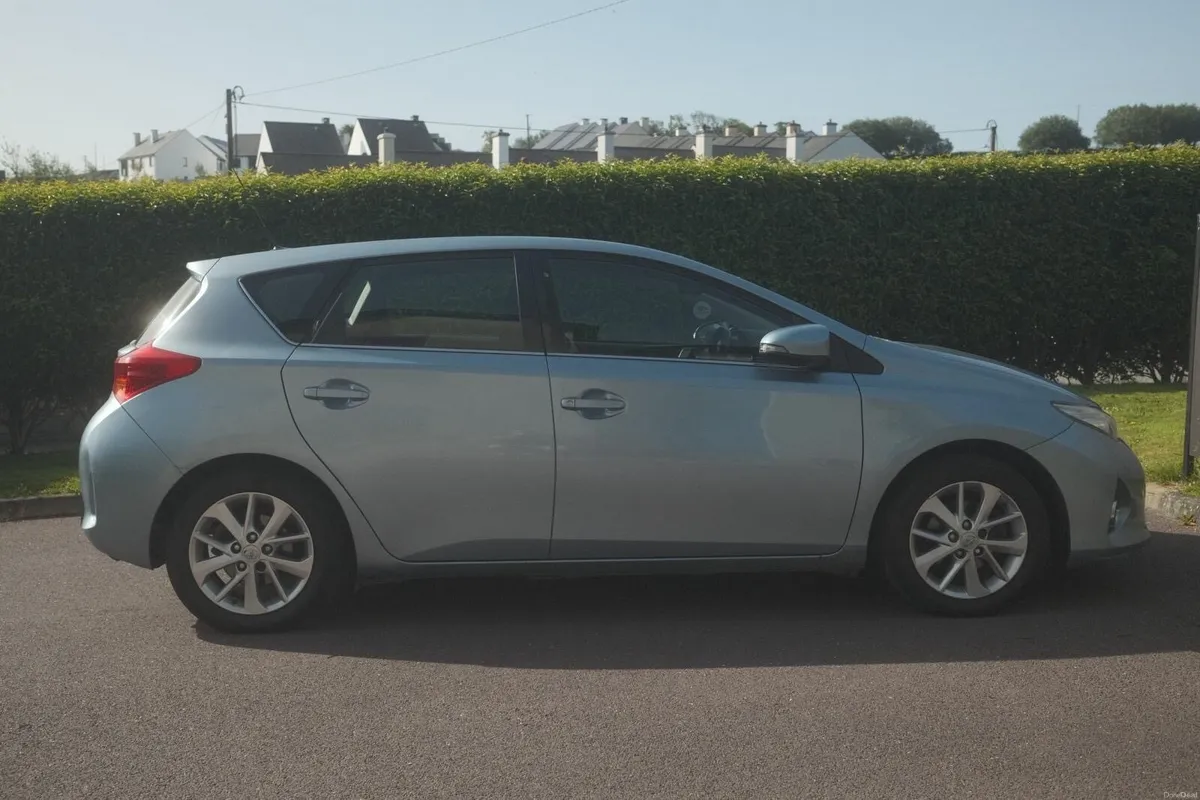 Toyota Auris 1.4 diesel D4D Icon - Image 2