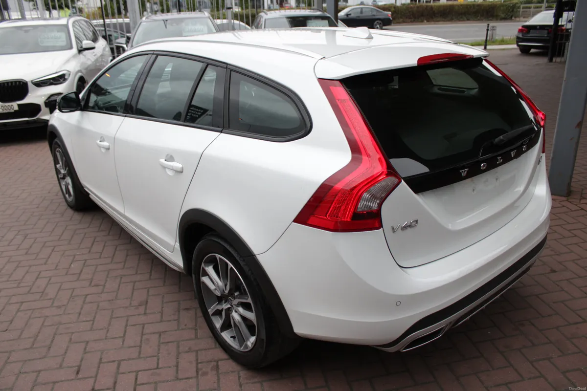 2016 VOLVO V60 CROSS-COUNTRY 2.0D4 5DR ESTATE - Image 6