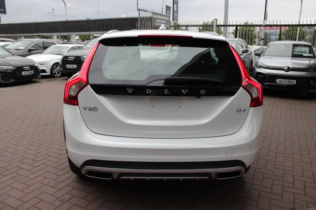 2016 VOLVO V60 CROSS-COUNTRY 2.0D4 5DR ESTATE - Image 5