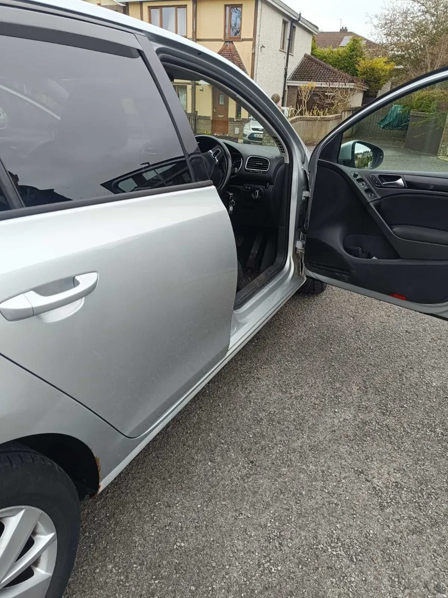 Volkswagen Golf 2011 - Image 2