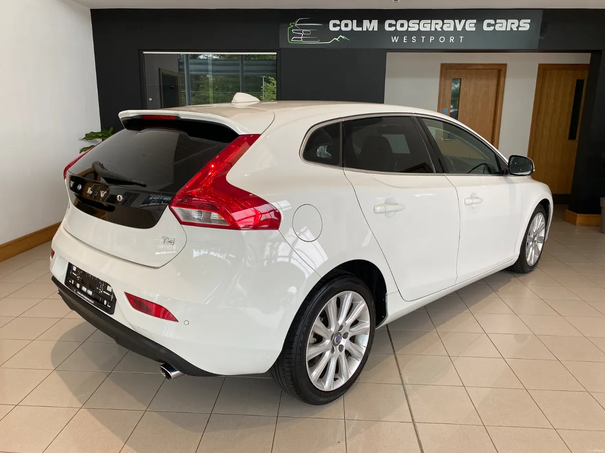 Volvo V40 2015 T4 180HP SE LUX Auto - Image 4