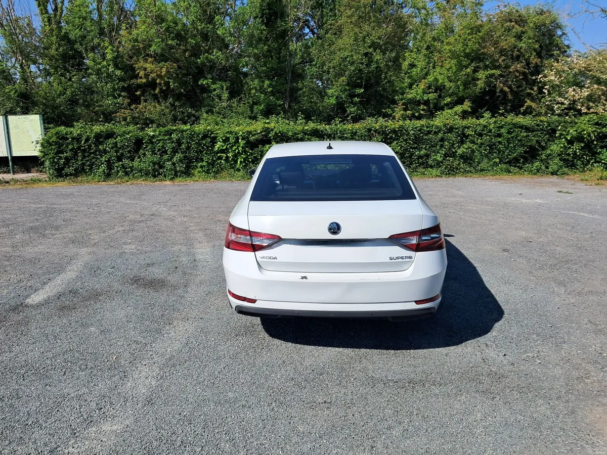 Skoda Superb 2017 - Image 2