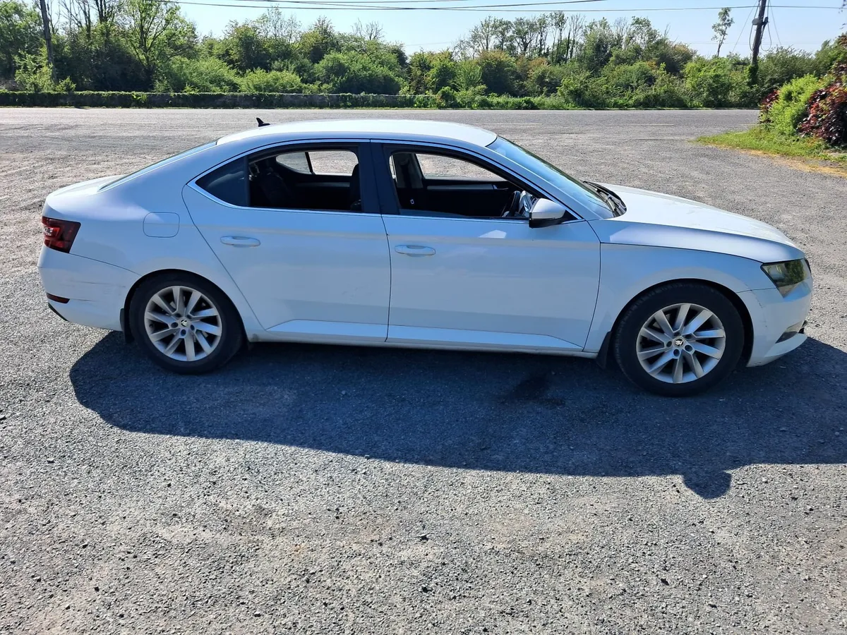 Skoda Superb 2017 - Image 4