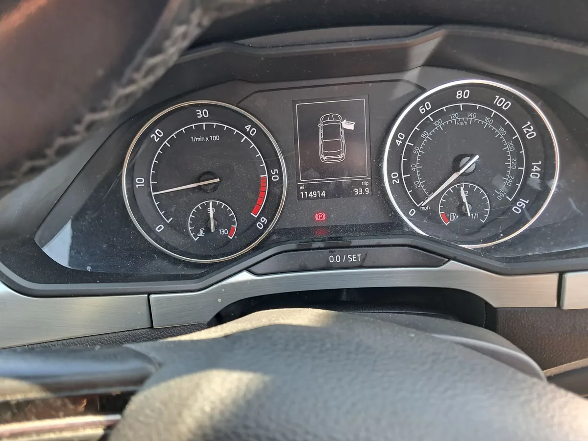 Skoda Superb 2017 - Image 5