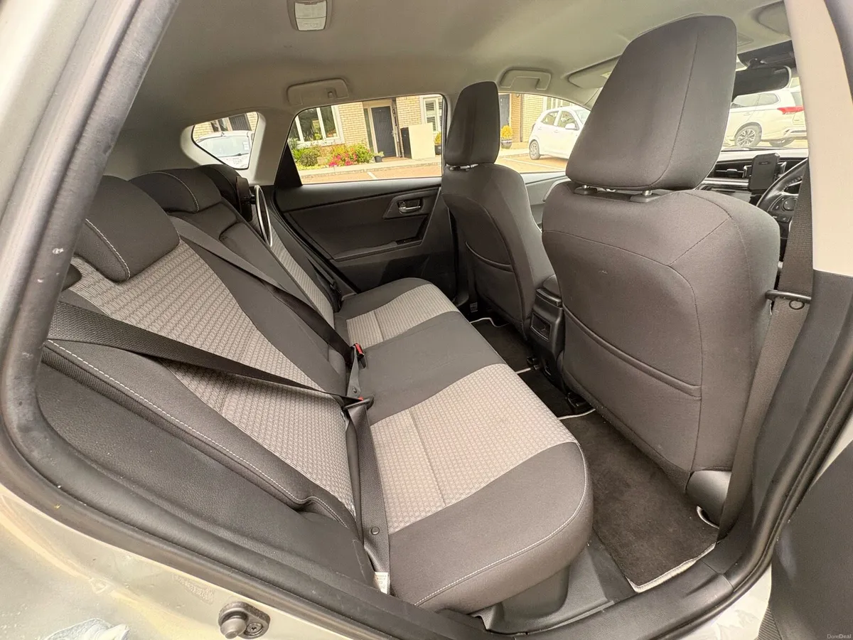 Toyota Auris Luna Sport 2018 Hybrid Automatic - Image 3