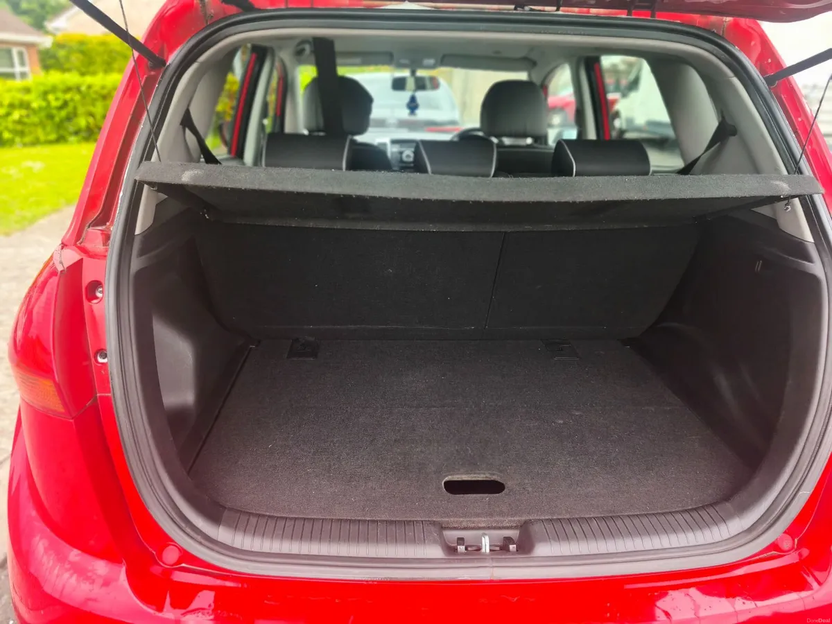 Kia Venga 2010 - Image 3