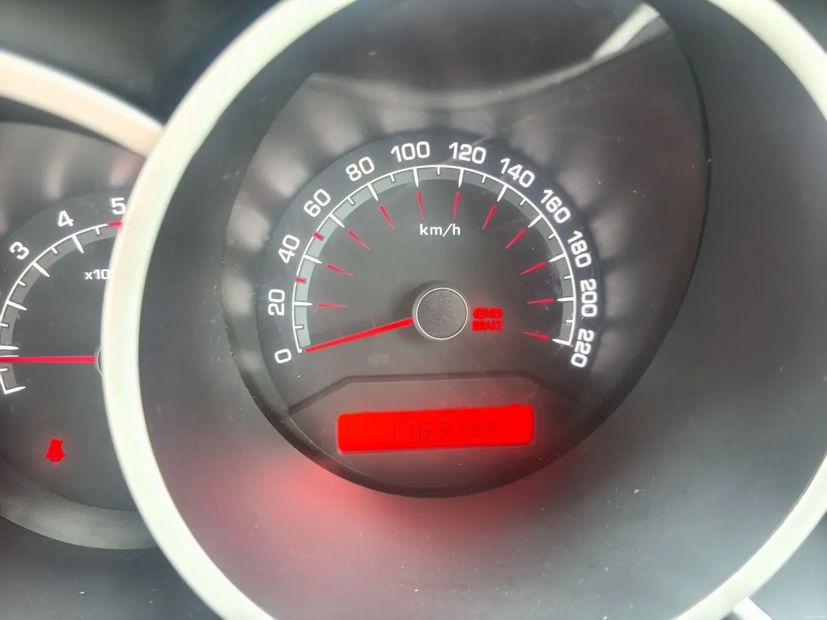 Kia Venga 2010 - Image 2