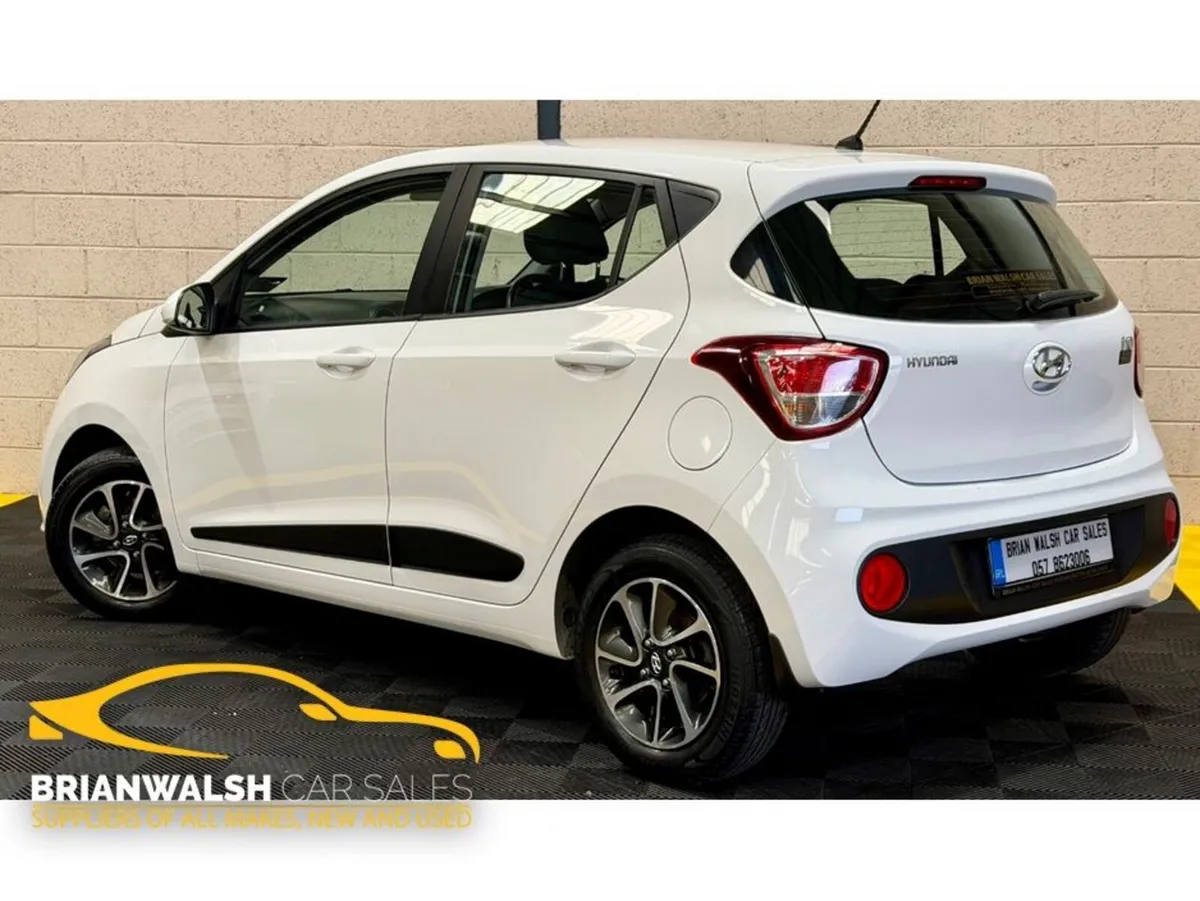Hyundai i10 DELUXE 4DR - Image 2