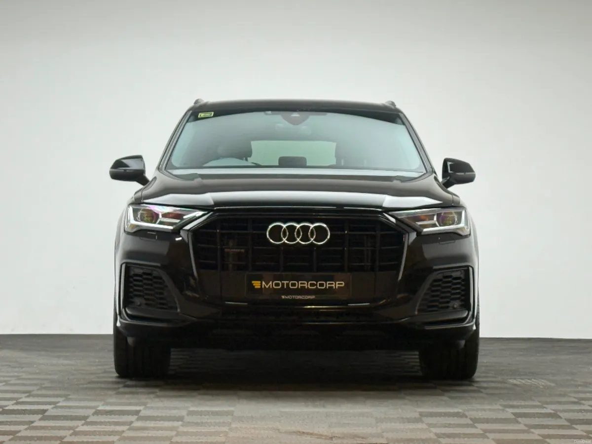 Audi Q7 S LINE BLK ED 55 3.0 TFSI E 381HP - Image 2