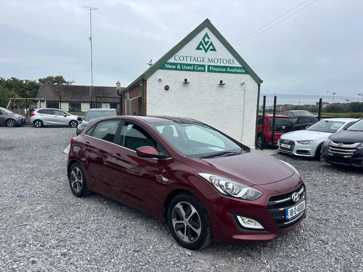 Hyundai i30 Deluxe Diesel *LOW MILEAGE* - Image 3