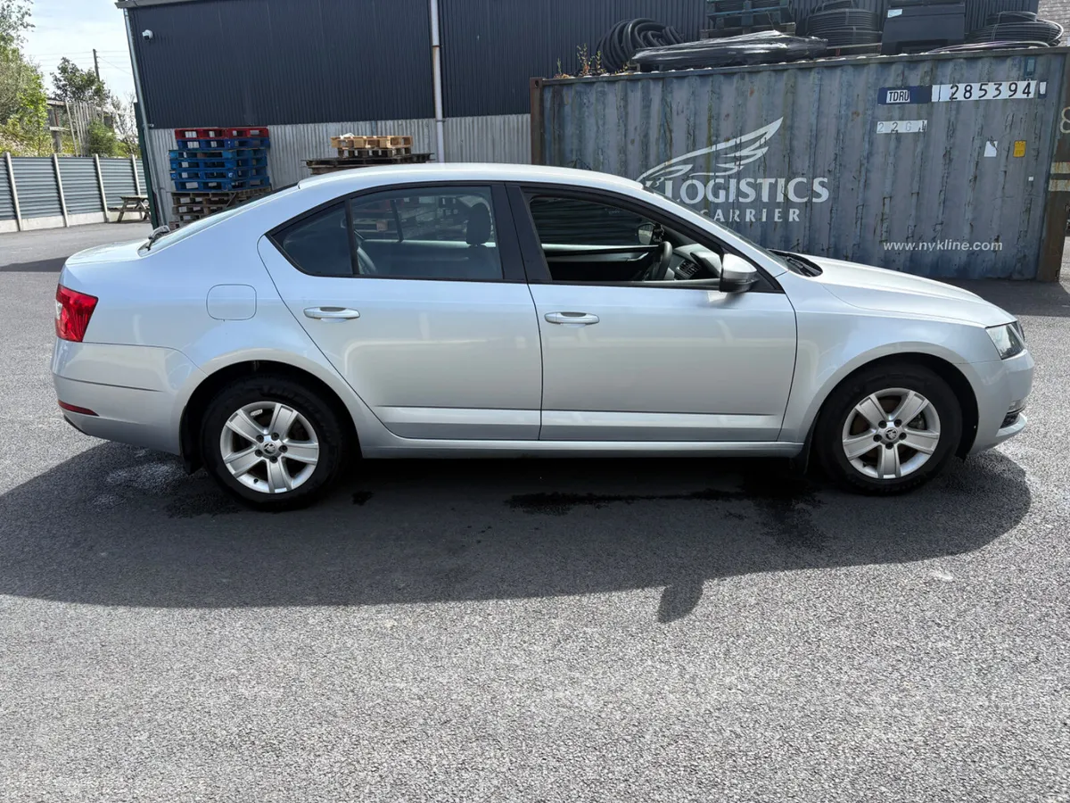 Skoda Octavia 2018 - Image 2
