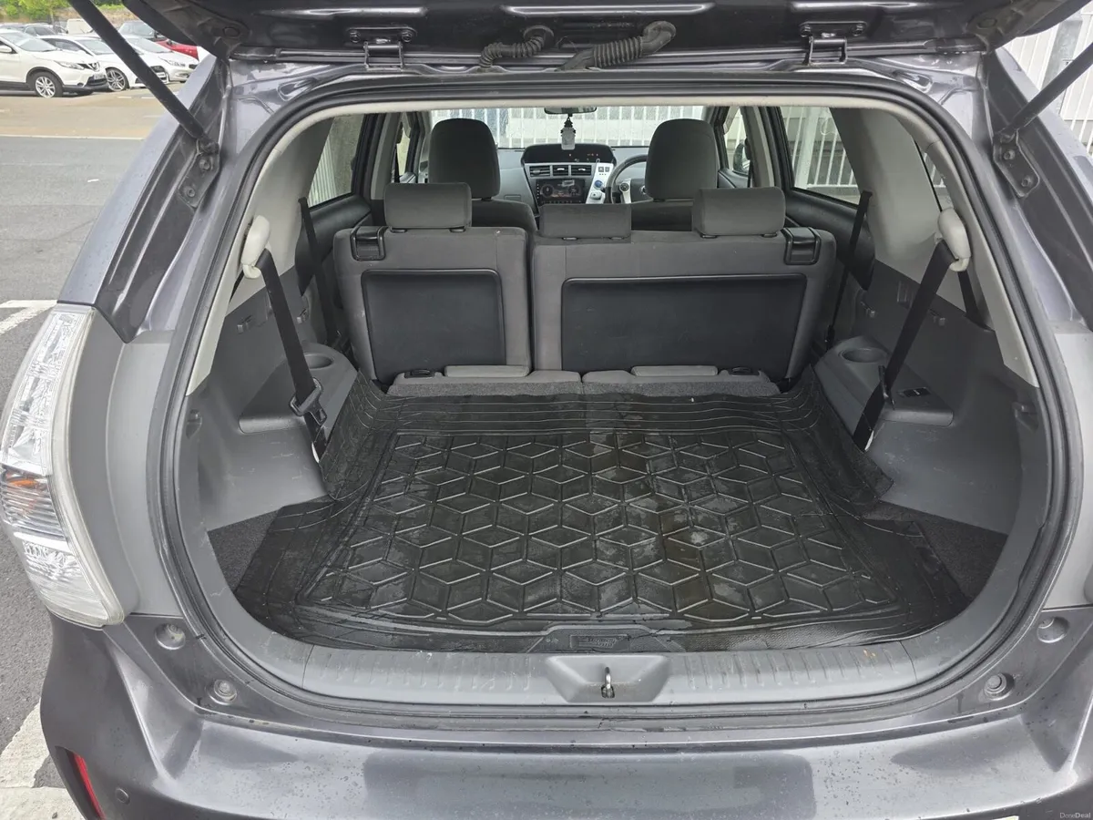 Toyota Prius Alpha Hybrid 7 seater - Image 2