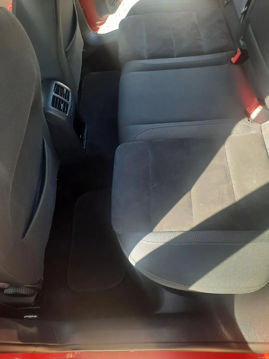 Volkswagen Golf 2010 - Image 4