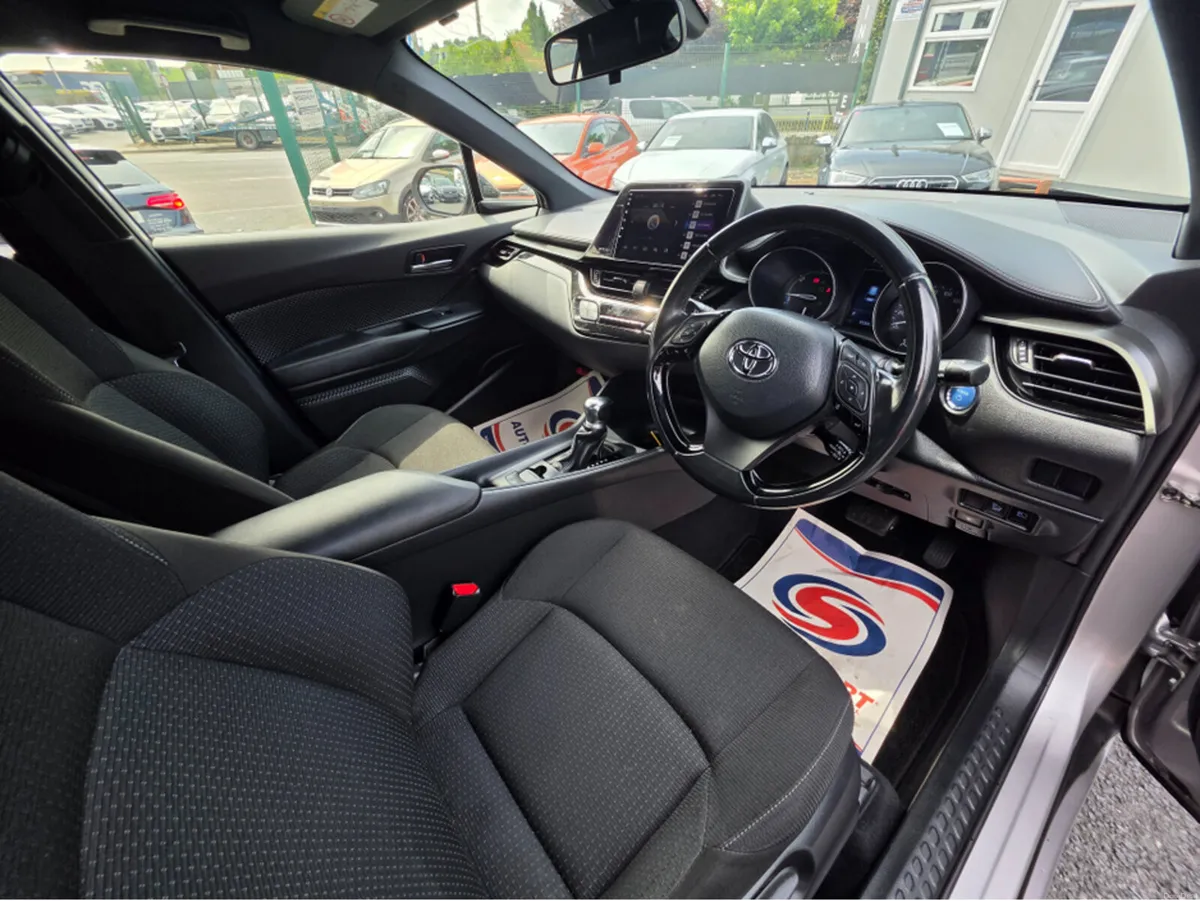Toyota C-HR SELF CHARGING HYBRID- CARPLAY - ANDROI - Image 4