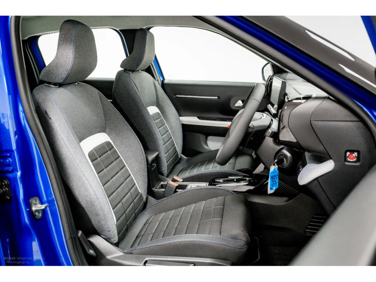 Citroen C3 ePlus 320 44kWh 84kW / 113HP Bi-Ton - Image 3