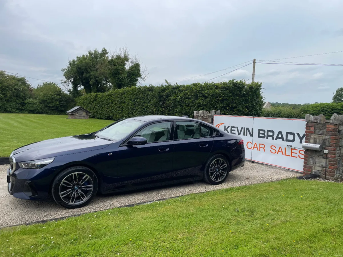 BMW i5 EDRIVE40 M SPORT ELECTRIC - Image 2