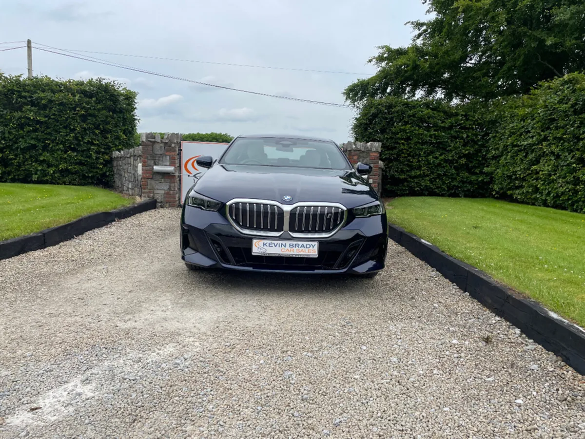 BMW i5 EDRIVE40 M SPORT ELECTRIC - Image 3