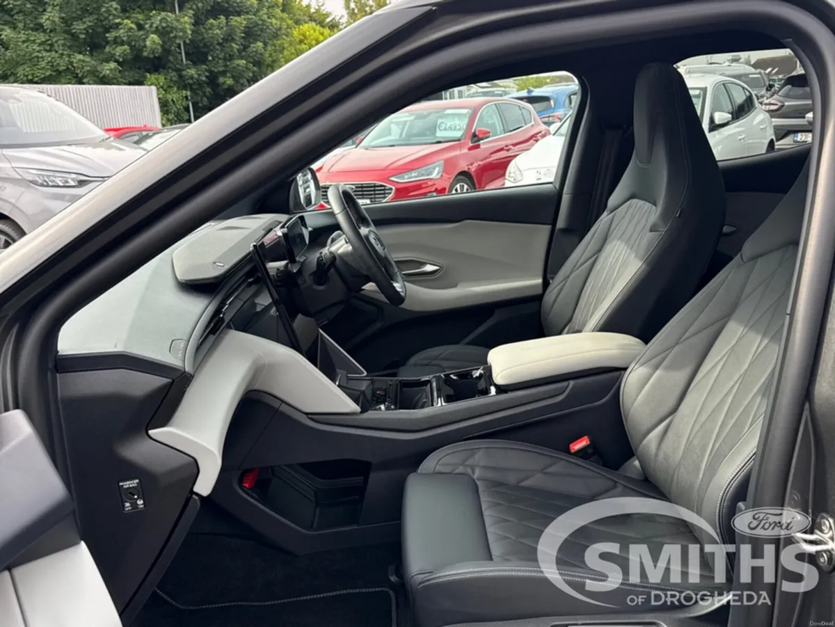 Ford Explorer PREMIUM 77KWH (602KM RANGE) - Image 3