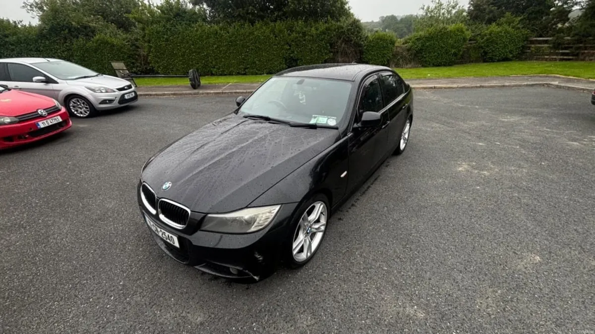 BMW 3-Series 2011 - Image 6