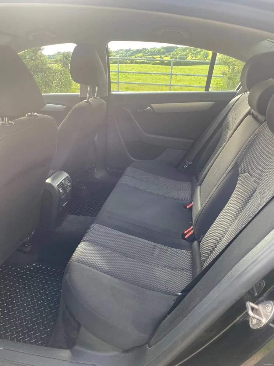 Volkswagen Passat 2013 - Image 3