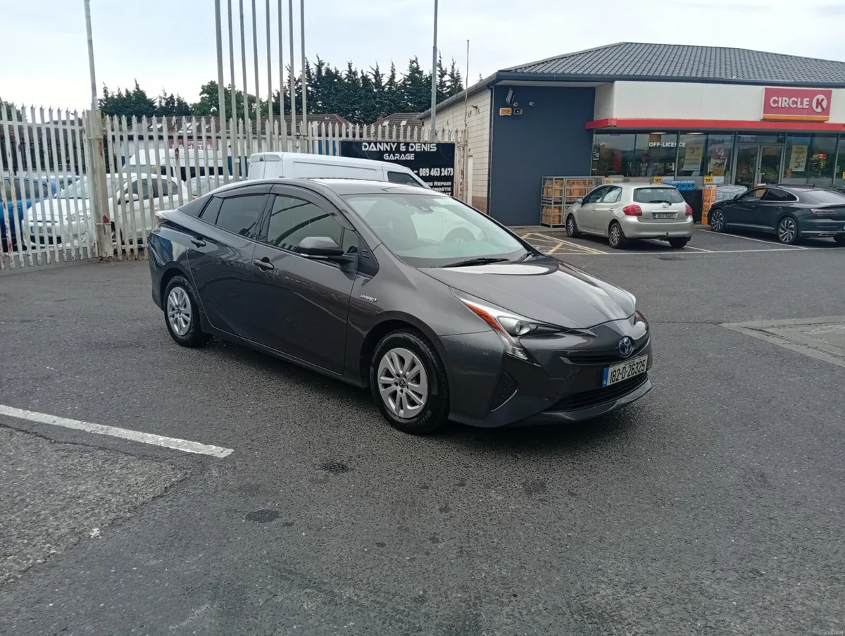 Toyota Prius 2018 hybrid - Image 1