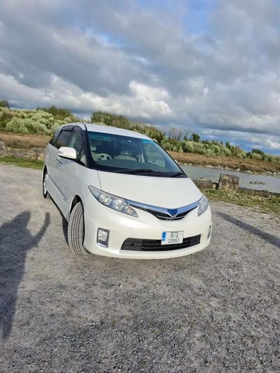2010 Toyota Estima - Image 2