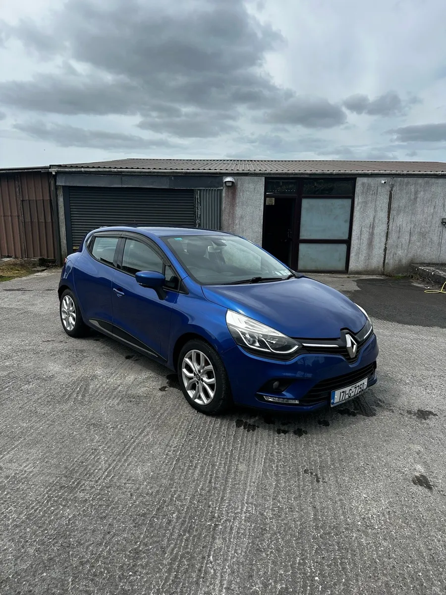 2017 Renault Clio - Image 1