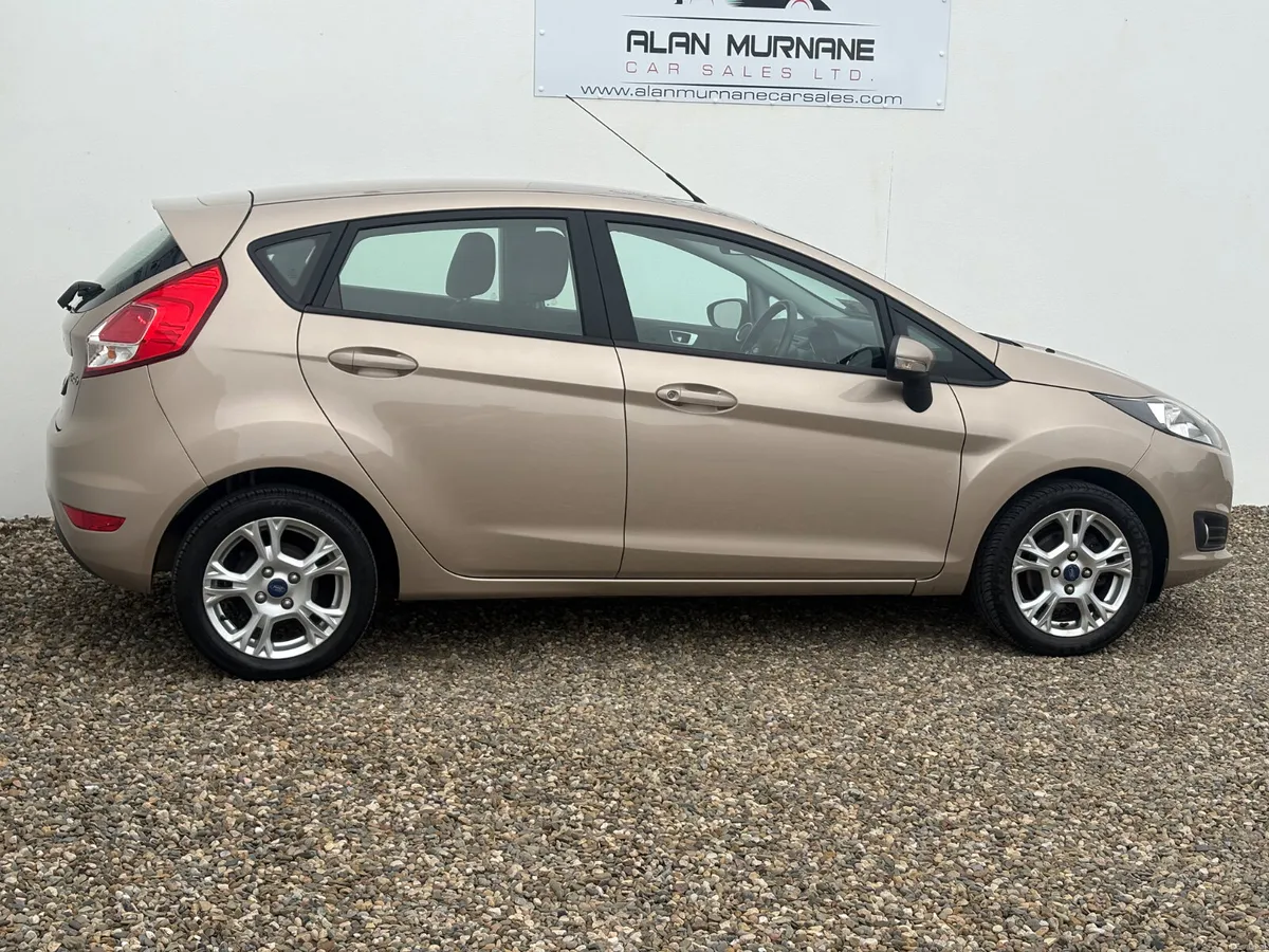 FORD FIESTA 1.25 PETROL 2017 *LOW MILES* - Image 5