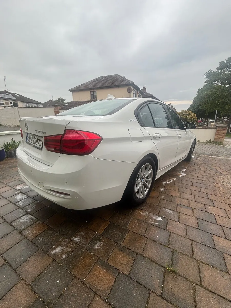 2016 BMW 330e F30 - Image 2