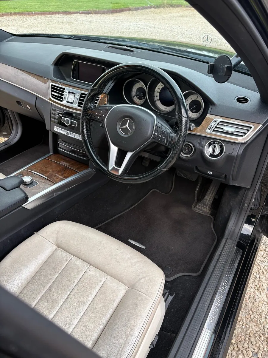 Mercedes Benz E220 Avant Garde - Image 2
